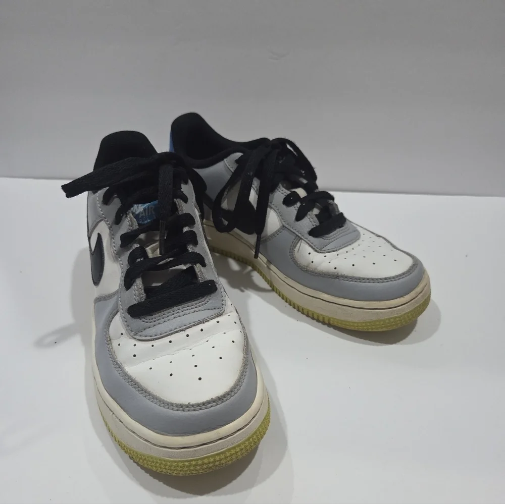 Nike Air Kids Sneakers Sz.5,5 Y Gray